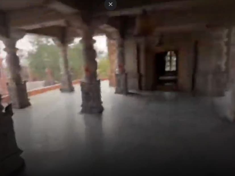 चित्रपटात त्या खूप उंच दाखवल्या गेल्या असल्या तरी प्रत्यक्षात त्या इतक्या उंच नाहीत. या फिल्ममुळे अजूनही मोठ्या संख्येने लोक या सेटला भेट देतात.