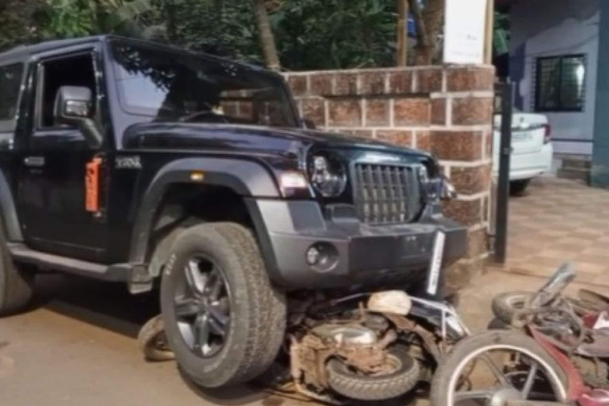 बीचवर मज्जा करण्यासाठी गेलेल्या पुण्याच्या Thar चालकाने एकाला चिरडले