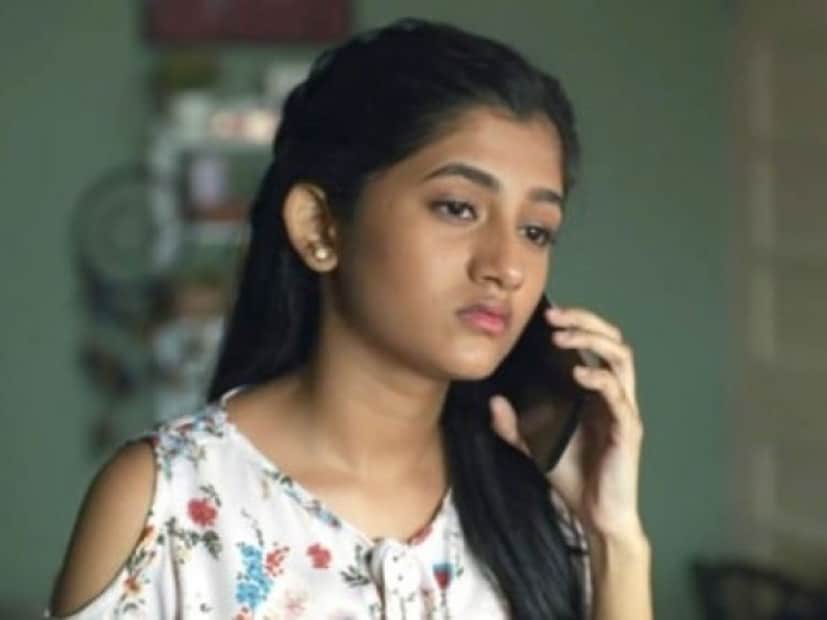  अश्लेषा ठाकुर 'द फॅमिली मॅन' या सीरिजमध्ये मनोज बाजपेयींच्या लेकीच्या भूमिकेत होती. 'द फॅमिली मॅन 3' या सीरिजमध्ये अश्लेषाने 'धृती' हे पात्र साकारलं होतं.