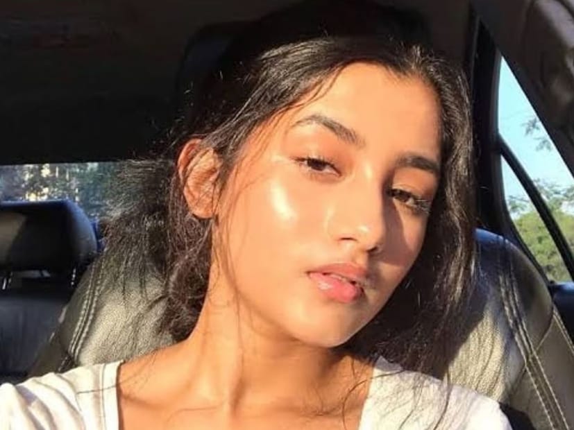  अश्लेषा ठाकुरने 'शक्ति-अस्तित्व' या मालिकेच्या माध्यमातून अभिनयक्षेत्रात पदार्पण केलं. या मालिकेआधी तिने काही जाहिरातींत काम केलं आहे. 'पगलॅट' आणि 'जवान' या चित्रपटांतही अश्लेषा ठाकुरने काम केलं आहे. तिच्या या चित्रपटांतील कामाचंही प्रेक्षकांकडून कौतुक झालं आहे.