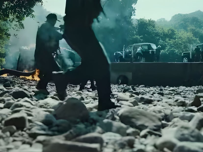 ओटीटीवरील एक सीरिज सध्या चांगलीच चर्चेत आहे. या सीरिजच्या प्रत्येक सीझनचा प्रत्येक एपिसोड खूपच जबरदस्त आहे. आतापर्यंत या सीरिजचे तीन सीझन प्रेक्षकांच्या भेटीला आले आहेत. तिन्ही सीझन ओटीटीवर धमाका करण्यात यशस्वी ठरले आहेत. ओटीटीवरील एक सीरिज सध्या चांगलीच चर्चेत आहे. या सीरिजच्या प्रत्येक सीझनचा प्रत्येक एपिसोड खूपच जबरदस्त आहे. आतापर्यंत या सीरिजचे तीन सीझन प्रेक्षकांच्या भेटीला आले आहेत. तिन्ही सीझन ओटीटीवर धमाका करण्यात यशस्वी ठरले आहेत.