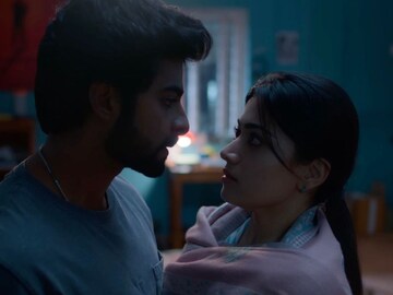 2 तास 18 मिनिटांची ही फिल्म, भारतात फ्लॉप पण पाकिस्तानमध्ये ट्रे़डिंग नंबर 1