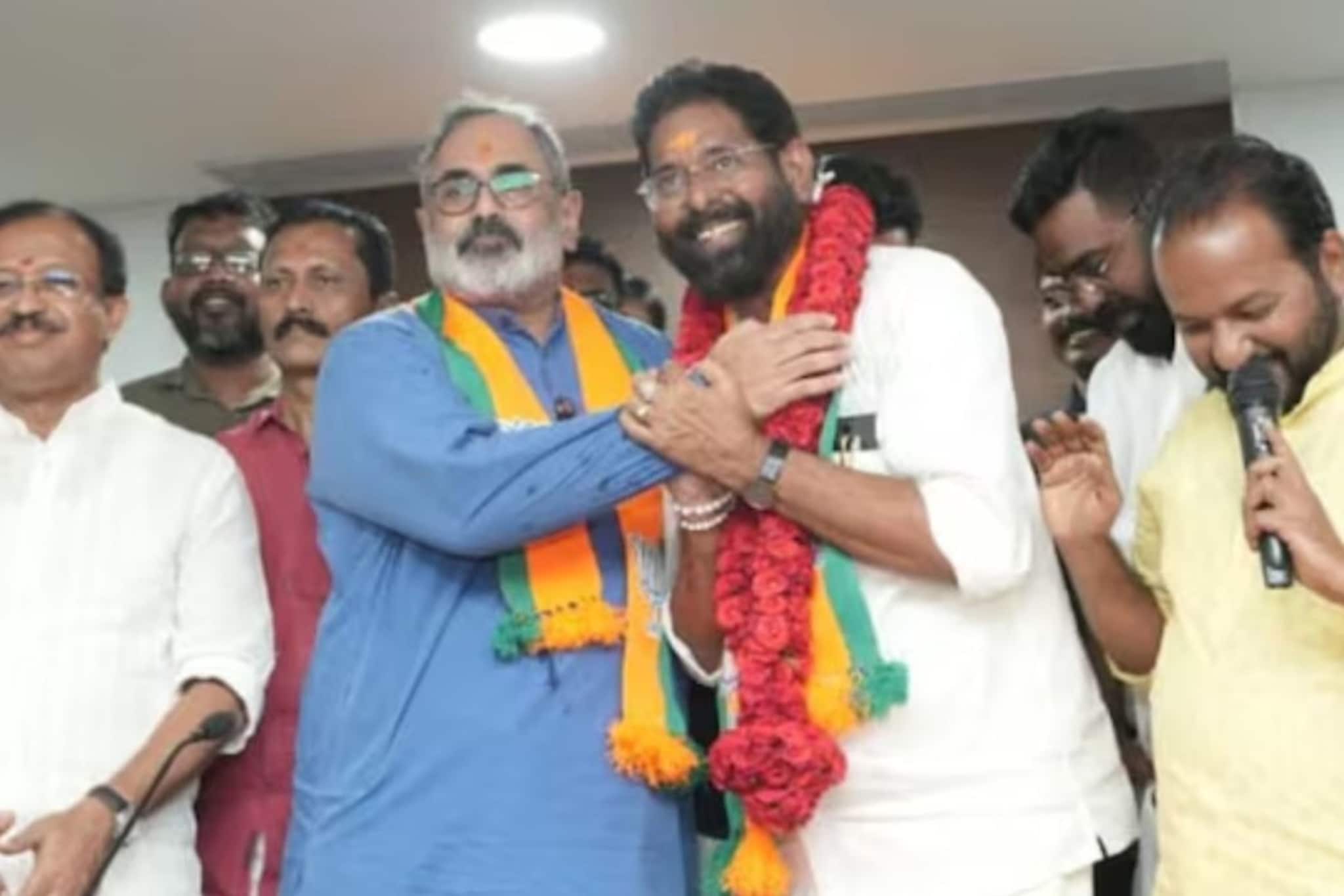 दक्षिणेतील नव्या राज्यात भाजपची एन्ट्री,45 वर्षांपासूनचा डाव्यांचा किल्ला ढासळला दक्षिणेतील नव्या राज्यात भाजपची एन्ट्री,45 वर्षांपासूनचा डाव्यांचा किल्ला ढासळला