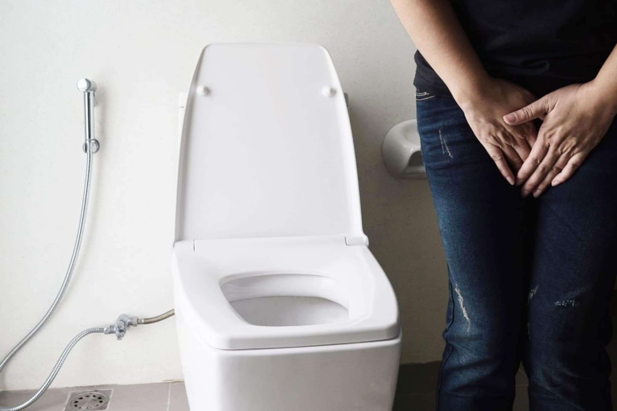 त्या भागावर जेट स्प्रे मारताय; डॉक्टर म्हणाले, स्वच्छ होत नाही, होतोय उलट परिणाम