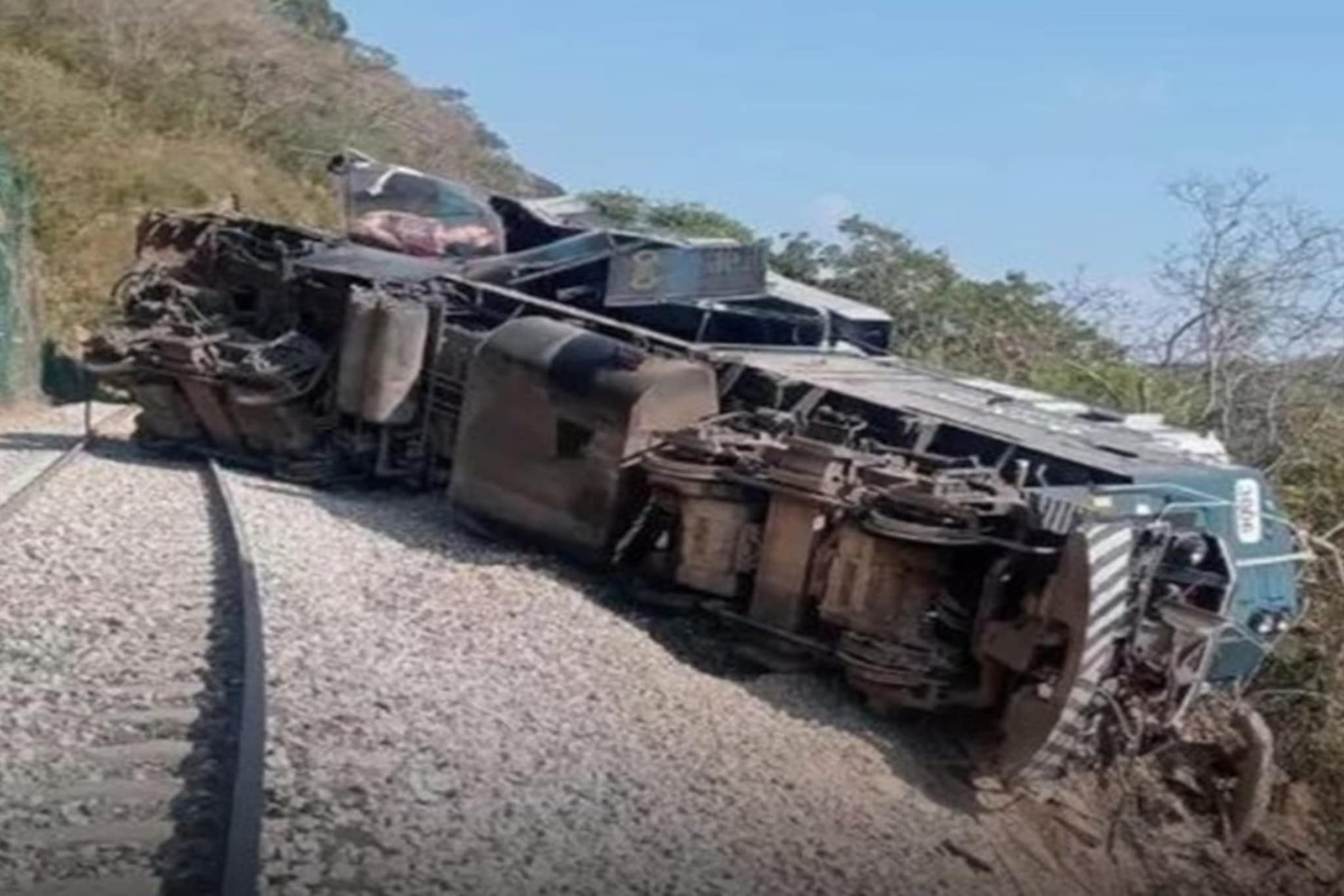 २५० प्रवाशांना घेऊन जाणाऱ्या ट्रेनचा भीषण अपघात; 13 जणांचा मृत्यू १०० जखमी