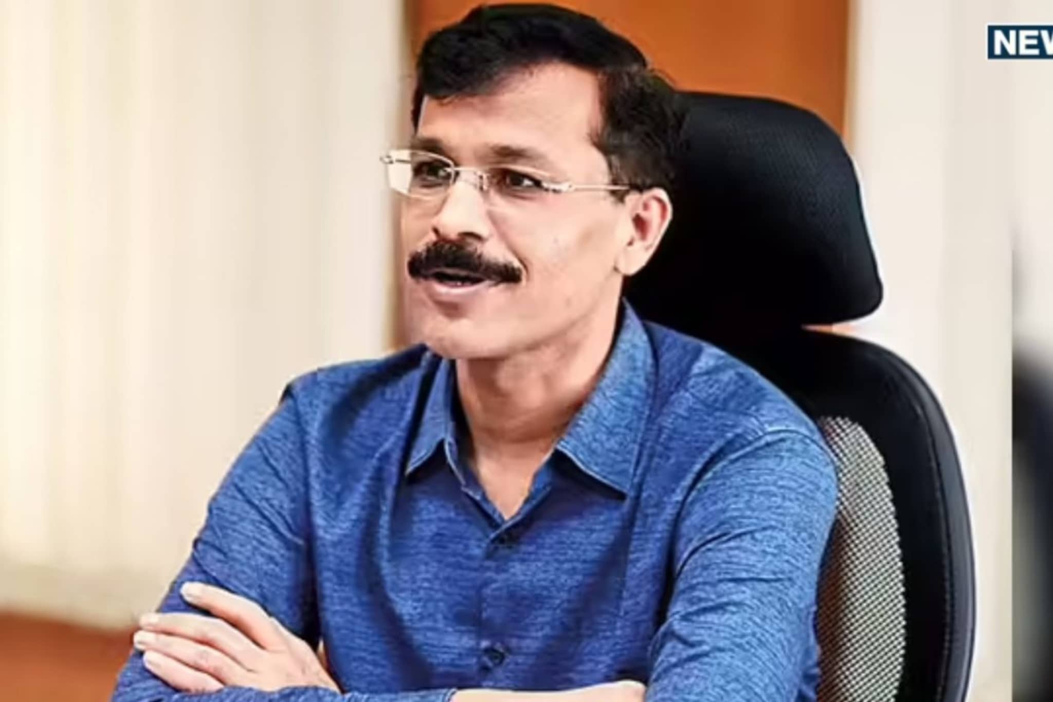 तुकाराम मुंडे यांना सापडला पेपरचा तुकडा, 2005 ची पुण्यातील बातमी वाचताच भारावले