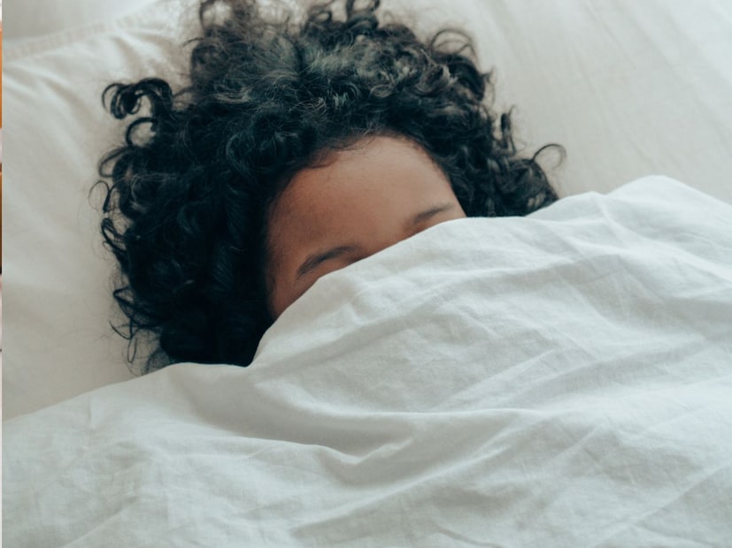 कमकुवत ऑक्सिजन, जास्त कार्बन डायऑक्साइड आणि वाढलेले तापमान.. या तिन्ही गोष्टींमुळे गाढ झोपेवर परिणाम होतो. चांगली झोप मानसिक आणि शारीरिक आरोग्यासाठी खूप महत्वाची असते. झोप सतत बिघडत राहिल्यास चिडचिड, लक्ष कमी होणे आणि इतर आरोग्य समस्या उद्भवू शकतात.