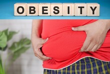 Obesity : लठ्ठपणाचा धोका ओळखा, वाढलेलं वजन देईल अनेक आजारांना आमंत्रण, वाचा हेल्थ टिप्स