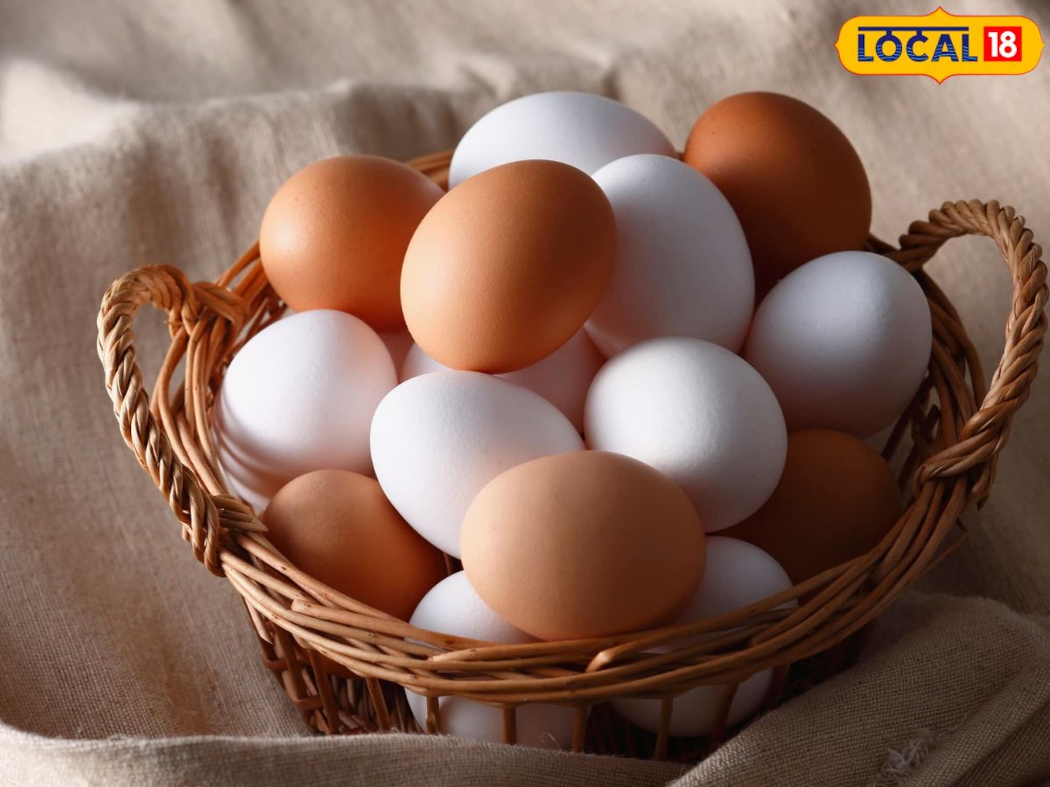 Identifying Real Egg : थंडीत अंड्यांची मागणी वाढताच भेसळ सुरु, 'या' सोप्या ट्रिकने ओळखा अस्सल देशी अंडी!