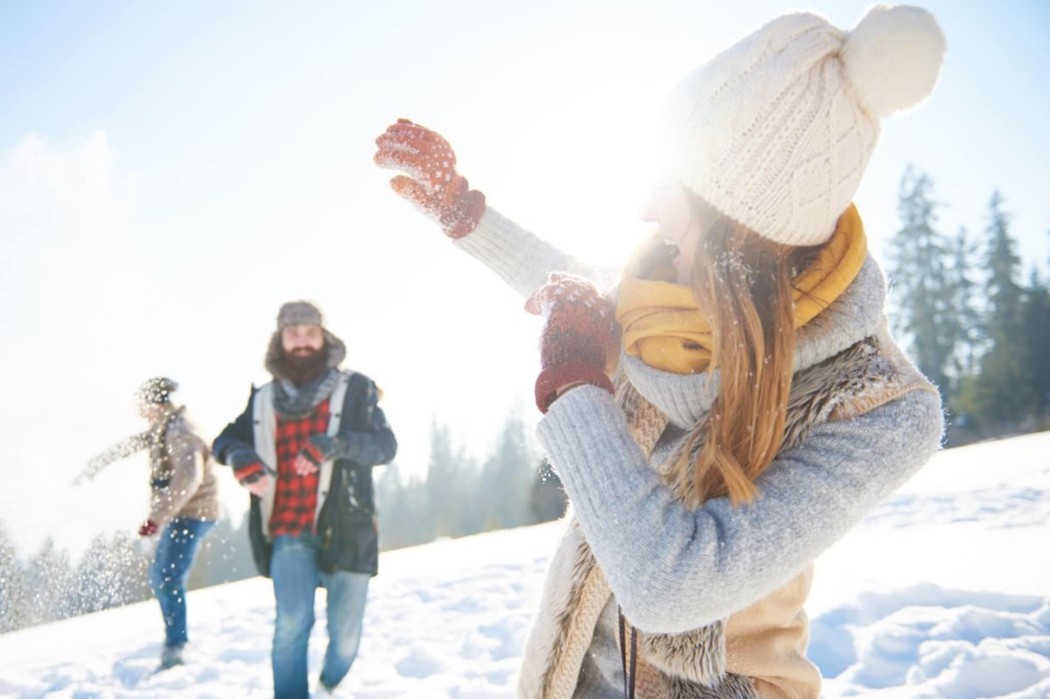 बर्फाळ ठिकाणी फिरायला जाताय? या गोष्टी आवर्जून सोबत ठेवा, प्रवास होईल तणावमुक्त