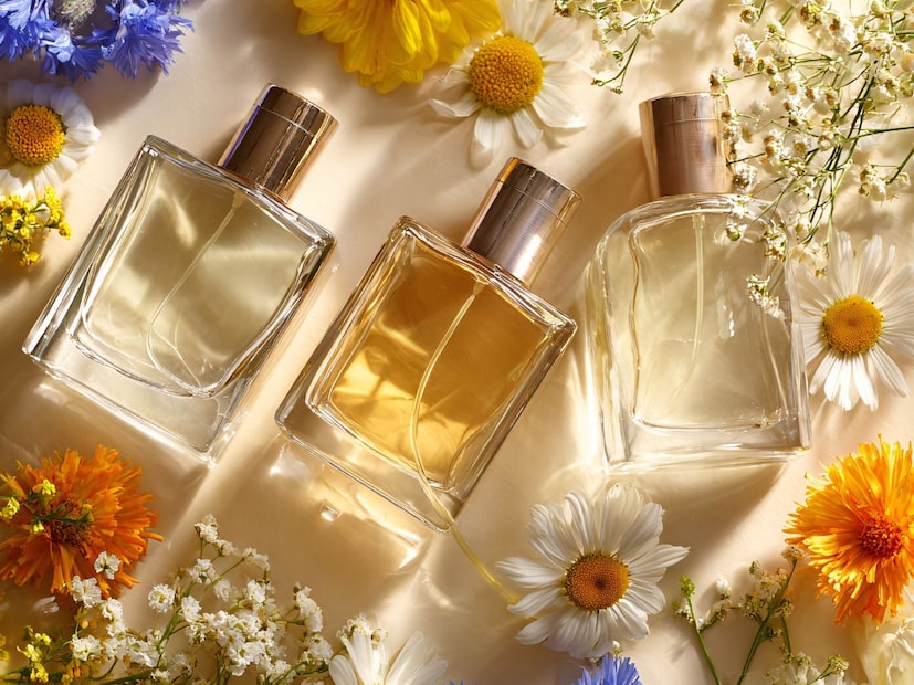 रासायनिक अभिक्रियांना प्रतिबंध : प्लास्टिकमधील सूक्ष्म कण कालांतराने परफ्यूममध्ये मिसळू शकतात. यामुळे केवळ सुगंध खराब होत नाही तर त्वचेच्या ऍलर्जीचा धोका देखील वाढू शकतो. काच पूर्णपणे निष्क्रिय असते म्हणजेच ती प्रतिक्रिया देत नाही.