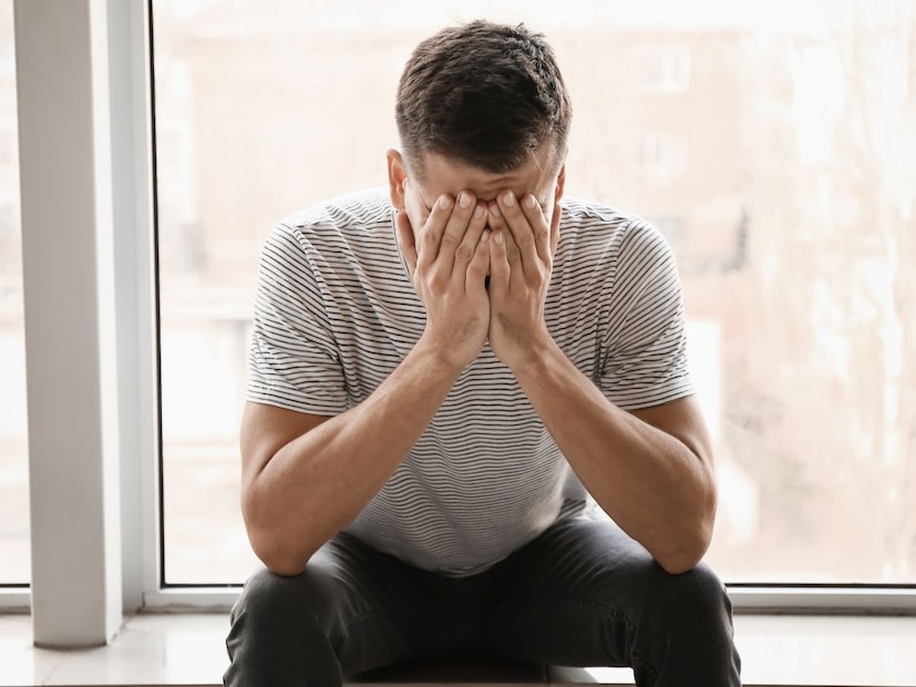 स्वतःला वेळ द्या : प्रत्येक जखम बरी होण्यासाठी वेळ लागतो. लग्न मोडल्यानंतर लगेचच मजबूत दिसण्याचा प्रयत्न करू नका. स्वतःला थोडा वेळ देणे अत्यंत महत्त्वाचे आहे. हळूहळू तुम्हाला बरे वाटू लागेल.