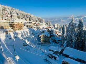 शिमला-मनालीच नाही बर्फासाठी हे ठिकाणही आहे प्रसिद्ध! भारतातील स्वित्झर्लंडच जणू