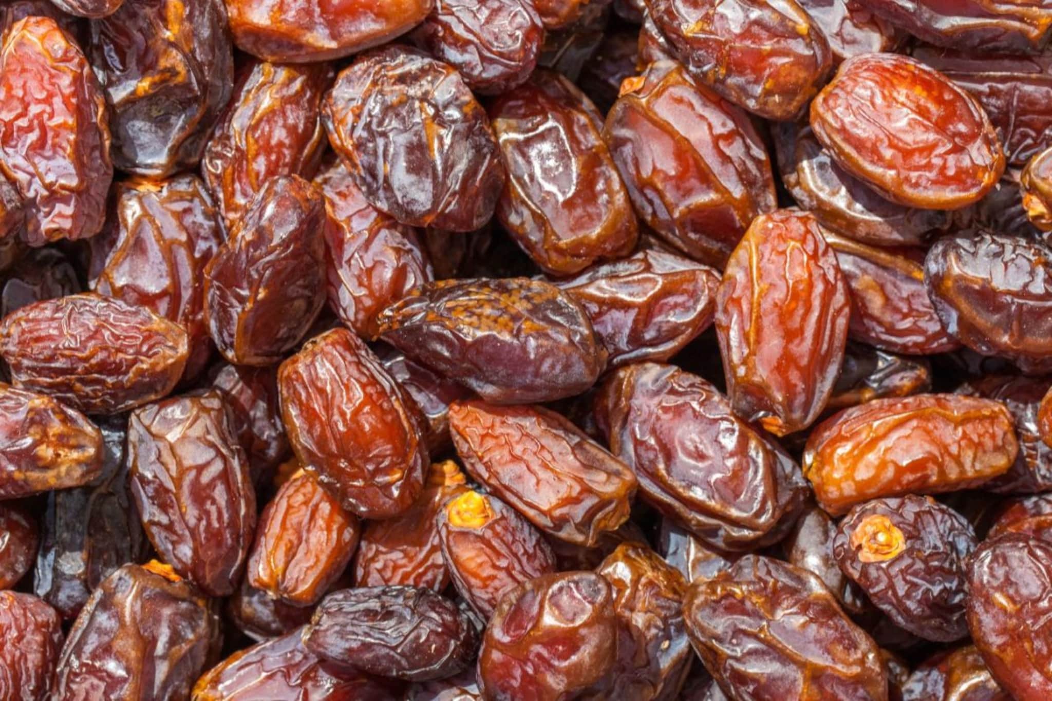 Dates : महिलांच्या आरोग्यासाठी खजूर का महत्त्वाचा ? या हेल्थ टिप्स नक्की वाचा Dates : महिलांच्या आरोग्यासाठी खजूर का महत्त्वाचा ? या हेल्थ टिप्स नक्की वाचा