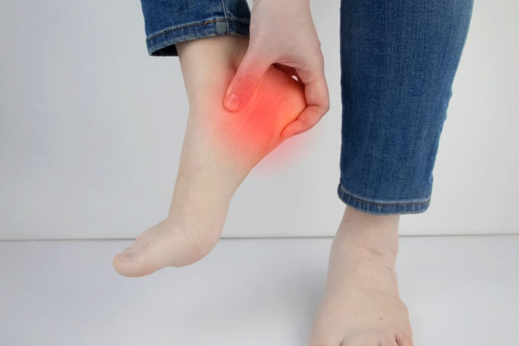 Heel Pain : टाचा का दुखतात ? कारणं समजून घ्या, उपचार करणं होईल सोपं