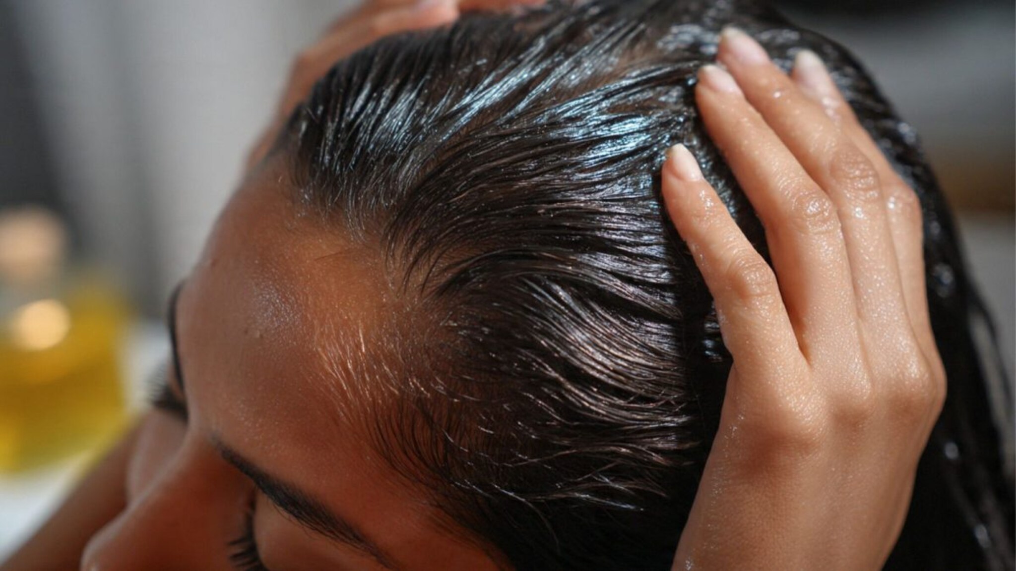 Hair Care : केसांसाठी खास आयुर्वेदिक तेल, हिवाळ्याच्या गार आणि कोरड्या हवेतही केस होतील मजबूत, दाट