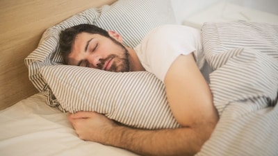 Lack of Sleep: The Hidden Cause of Weight Gain? Experts Reveal Hormonal Link