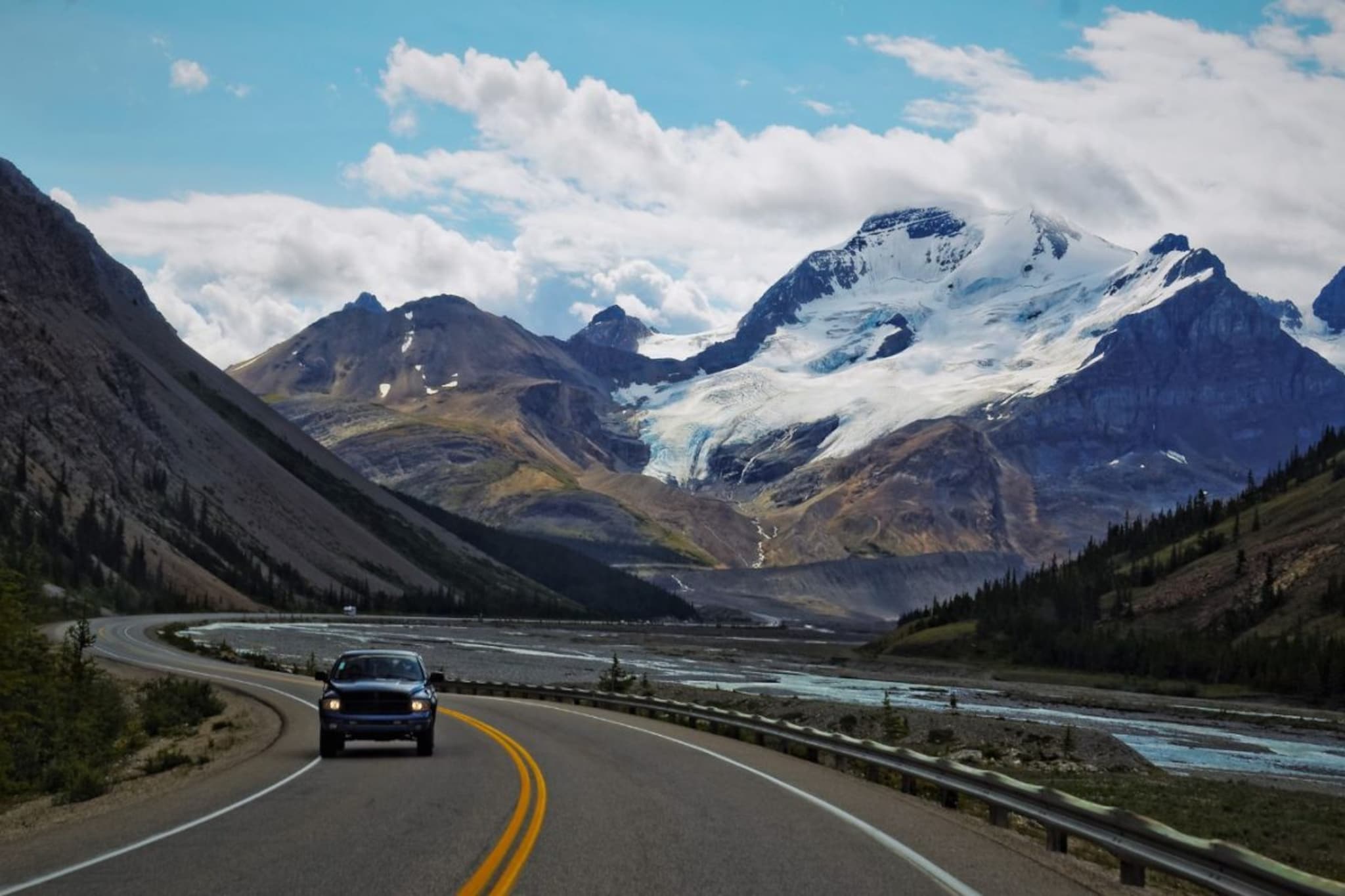 रोड ट्रिप्स आवडतात? 'ही' 5 ठिकाणं तुमच्या यादीत हवीच! अनुभव कायम राहील स्मरणात