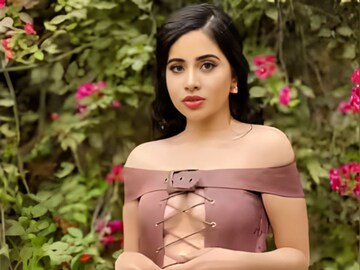 '10 मिनिटं ते लोक', उर्फी जावेदच्या घरी मध्यरात्री 2 तरुणांचा भयंकर प्रकार