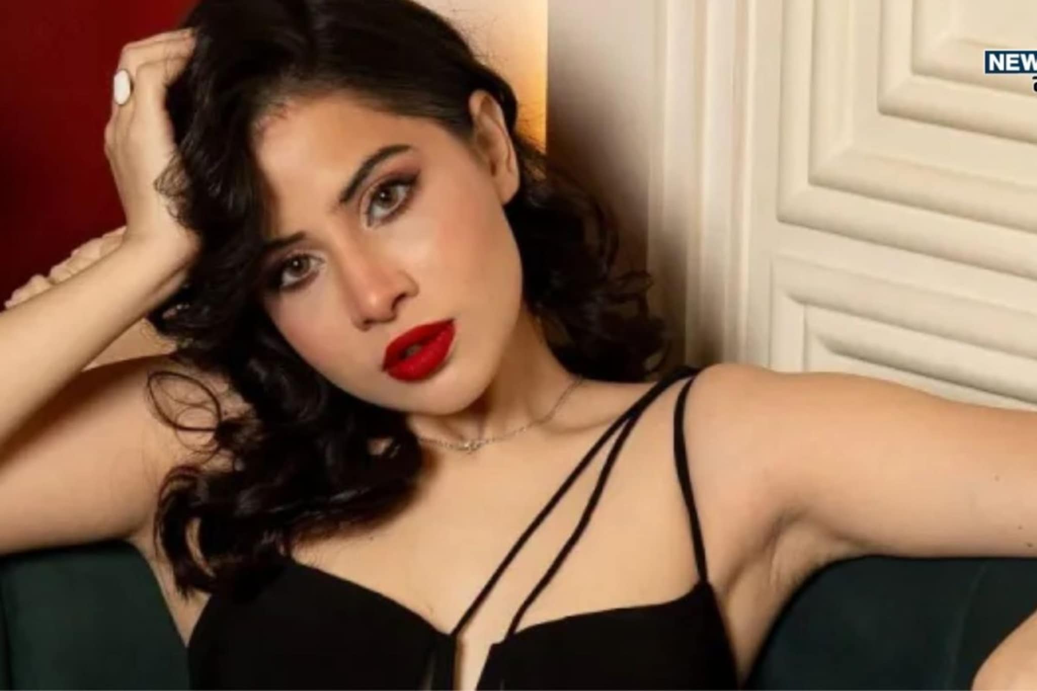 '10 मिनिटं ते लोक', उर्फी जावेदच्या घरी मध्यरात्री 2 तरुणांचा भयंकर प्रकार