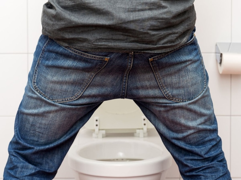 डॉक्टरांनी दिलेल्या माहितीनुसार  24 तासांत 10 पेक्षा जास्त वेळा लघवी होत असेल तर त्या व्यक्तीला डायबेटिजसारखा शुगरचा आजार, युरिनरी ट्रॅक्ट इन्फेक्शन हे लघवीचं इन्फेक्शन असू शकतं, लघवीच्या पिशवीचं इन्फेक्शन असू शकतं.