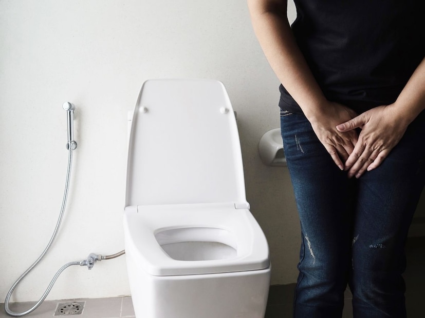 लघवी ही नैसर्गिक प्रक्रिया जेव्हा येते तेव्हा आपण जातो. लघवी कधीही होऊ शकते. पण दिवसभरात किती वेळा लघवी व्हायराल हवी याचा तुम्ही कधी विचार केला आहे का? लातूरच्या डॉक्टरांनी याबाबत माहिती दिली आहे. लघवी ही नैसर्गिक प्रक्रिया जेव्हा येते तेव्हा आपण जातो. लघवी कधीही होऊ शकते. पण दिवसभरात किती वेळा लघवी व्हायराल हवी याचा तुम्ही कधी विचार केला आहे का? लातूरच्या डॉक्टरांनी याबाबत माहिती दिली आहे.