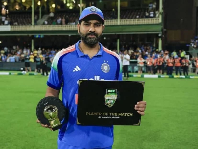 याआधी रोहित शर्माने धमाका केला होता. रोहित शर्माने ऑस्ट्रेलिया विरूद्ध एक अर्धशतक आणि शतक ठोकलं होतं. या त्याच्या कामगिरीनंतर त्याला प्लेअर ऑफ द सिरिजचा पुरस्कार देण्यात आला होता. 