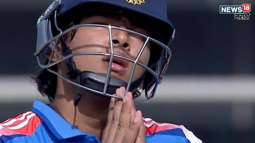 यूएई विरुद्ध खेळताना वैभवने केवळ 56 बॉल मध्ये 5 फोर आणि 9 गगनचुंबी सिक्सच्या मदतीने आपलं पहिलं शतक पूर्ण केलं. अवघ्या 14 वर्षांच्या वैभव सूर्यवंशीने सगळ्या बॉलर्सला धूळ चारली आहे.