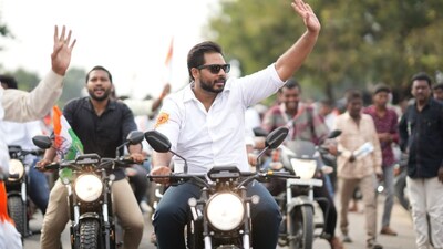 Congress MP Rides 'RG' E-Bike to Parliament, Claims 100km for ₹20 Amidst Delhi Pollution