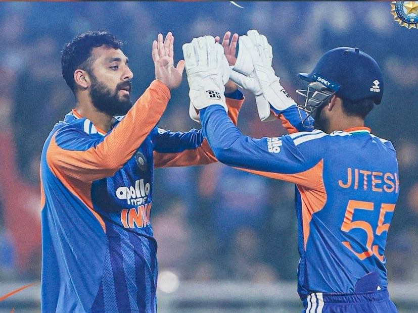 भारताकडून वरूण चक्रवर्तीने 2 तर अक्षर पटेलने एक विकेट काढली होती. तर अर्शदिप सिंह, हार्दिक पांड्या आणि जसप्रीत बुमराहला एकही विकेट मिळाली नव्हती. 