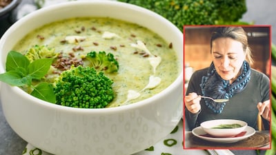 गरम सूप शरीराला उबदार ठेवते आणि दिवसभराचा थकवा दूर करते.