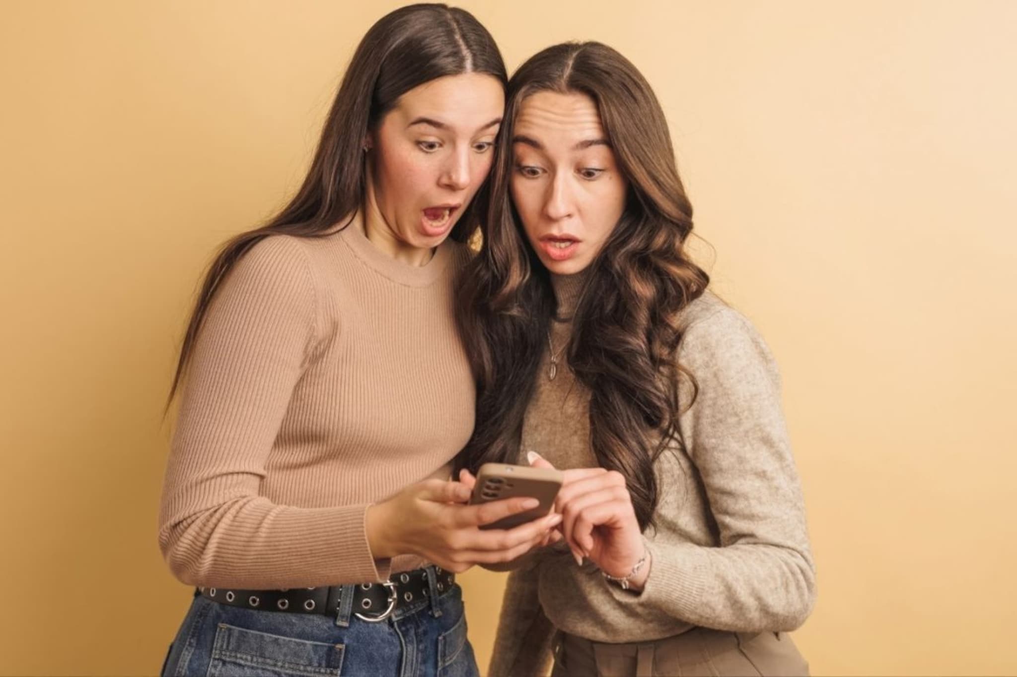 40 मिनिटांचा व्हायरल व्हिडीओ, इंटरनेटवर होतोय ट्रेंड, काय आहे असं यात? 40 मिनिटांचा व्हायरल व्हिडीओ, इंटरनेटवर होतोय ट्रेंड, काय आहे असं यात?