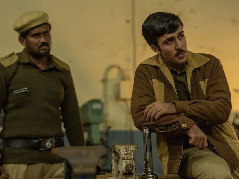  ब्लॅक वॉरंट (Black Warrant) : विक्रम मोटवानीची 'ब्लॅक वॉरंट' या सीरिजला प्रेक्षकांचं प्रचंड प्रेम मिळालं आहे. नेटफ्लिक्सवरील ही हिंदी क्राइम ड्रामा सीरिज आहे. या सीरिजला प्रेक्षकांचे चांगले रिव्यू मिळाले आहेत.