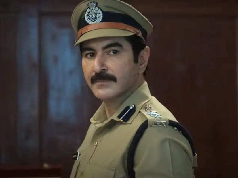  खाकी: द बंगाल चॅप्टर (Khakee: The Bengal Chapter) : 'खाकी: द बंगाल चॅप्टर' ही एक पीरियड पॉलिटिकल थ्रिलर सीरिज आहे. नीरज पांडे यांच्या या सीरिजमध्ये ऋत्विक भौमिक, आदिल जफर आणि चित्रांगदा सिंह हे कलाकार महत्त्वाच्या भूमिकेत आहेत. नेटफ्लिक्सवर प्रेक्षकांना ही सीरिज पाहता येऊ शकते.