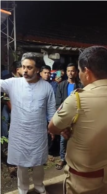 त्यांच्या या भूमिकेमुळे पोलीस ठाण्यातील वातावरण चांगलेच तणावपूर्ण झाले होते. या संपूर्ण गदारोळात भाजपचे जिल्हा उपाध्यक्ष बाबा परब आणि पोलीस ठाण्यातील काही कर्मचाऱ्यांमध्ये झालेले संभाषण असलेला एक व्हिडिओही समोर आला आहे.