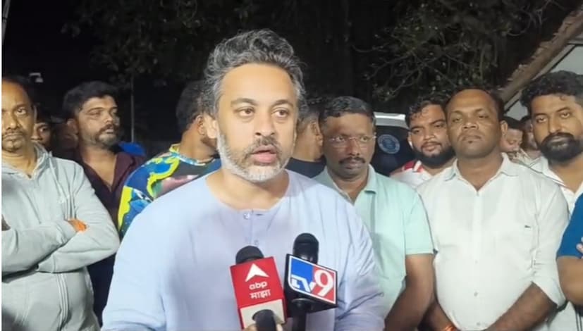 बाबा परब हे प्रकरण मिटवण्याचा प्रयत्न करत असल्याची माहिती मिळताच शिवसेना (शिंदे गट) आमदार निलेश राणे यांनी तातडीने मालवण पोलीस ठाण्यात धाव घेतली. राणे यांनी अतिशय आक्रमक पवित्रा घेत, 