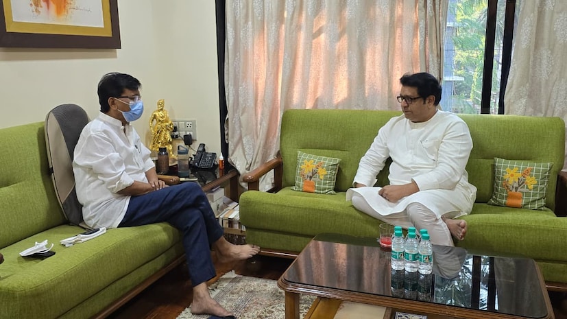 शिवसेनेची मुलूखमैदानी तोफ, खासदार संजय राऊत गेल्या महिन्याभरापासून दुर्धर आजाराने ग्रस्त आहेत. मुंबईतले तज्ज्ञ डॉक्टर त्यांच्यावर उपचार करीत असून त्यांच्या प्रकृतीत सुधारणा होत असल्याचे कळते. 