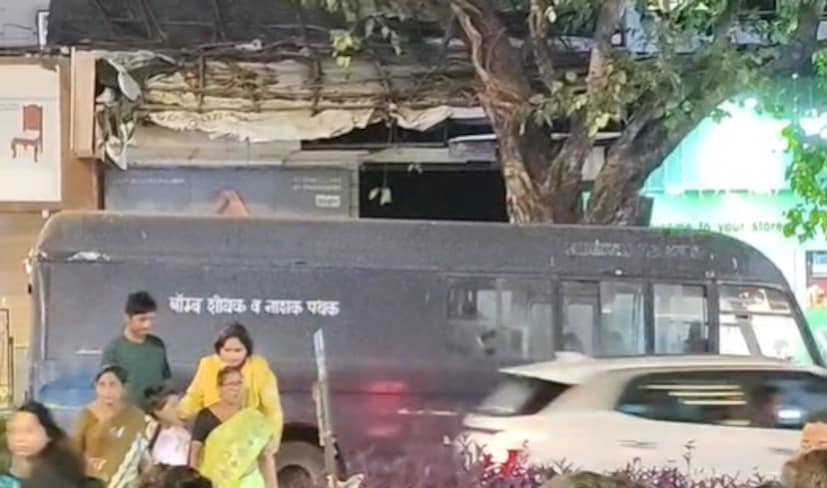  दर्शनासाठी आलेल्या भाविकांना शांततेत आणि शिस्तबद्ध पद्धतीने मंदिराबाहेर काढण्यात आले. काही काळासाठी मंदिराचे सर्व प्रवेशद्वार बंद करण्यात आले असून परिसरात मोठ्या प्रमाणावर पोलीस बंदोबस्त तैनात करण्यात आला आहे.