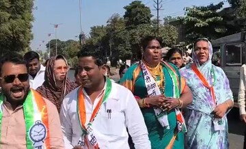 कपाळी चंदनाचा टिळा, अंगावर  सोन्याचा लखलखाट, तिकीटासाठी अबोली अक्क अजितदादांकडे