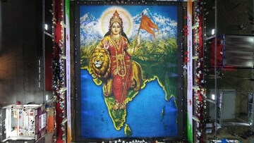 डोंबिवलीत अडीच लाख पणत्यांमधून साकारली भारतमातेची मोझॅक प्रतिमा
