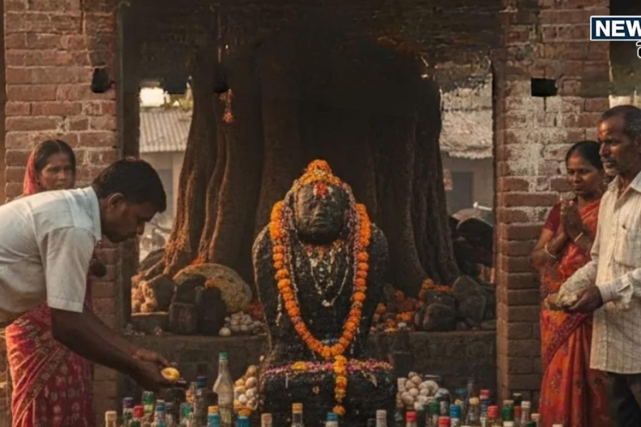 युपीमधील 'या' मंदिरातही फुलांऐवजी चढवली जाते दारू, प्रसादामध्ये तर...