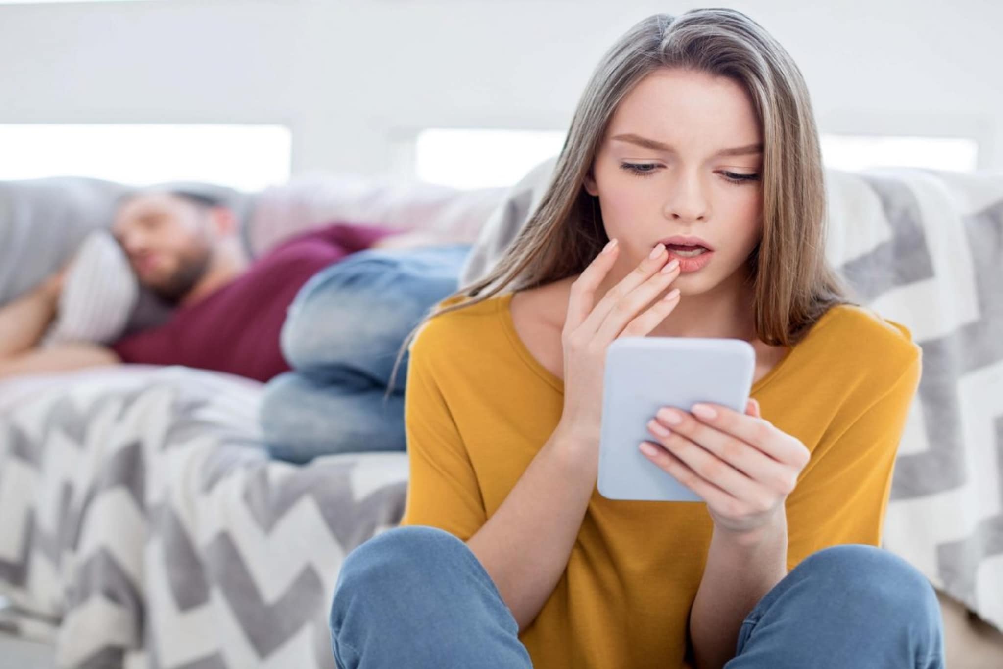 तुमचा पार्टनर सर्वात जास्त फोटो-Video कोणाला पाठवतो? काही मिनिटांत कळेल तुमचा पार्टनर सर्वात जास्त फोटो-Video कोणाला पाठवतो? काही मिनिटांत कळेल