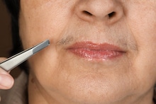 Womens Facial Hairs : महिलांच्या चेहऱ्यावर का येतात दाढी-मिशा? कोणत्या होर्मोन्समुळे येऊ लागतात केस, वाचा सविस्तर