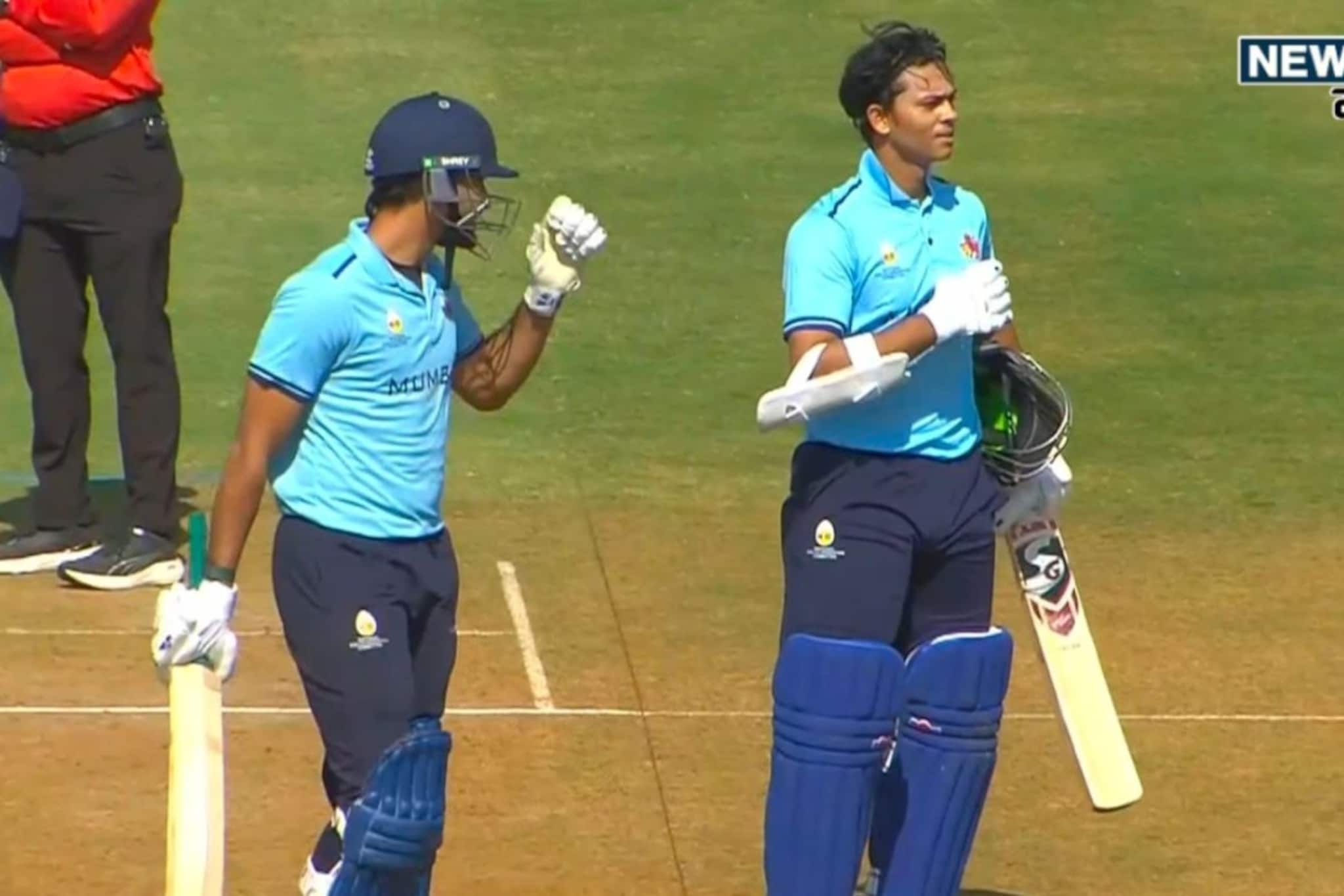 48 बॉलमध्ये सेंच्युरी ठोकत जयस्वालचं सिलेक्टर्सला प्रत्युत्तर 48 बॉलमध्ये सेंच्युरी ठोकत जयस्वालचं सिलेक्टर्सला प्रत्युत्तर