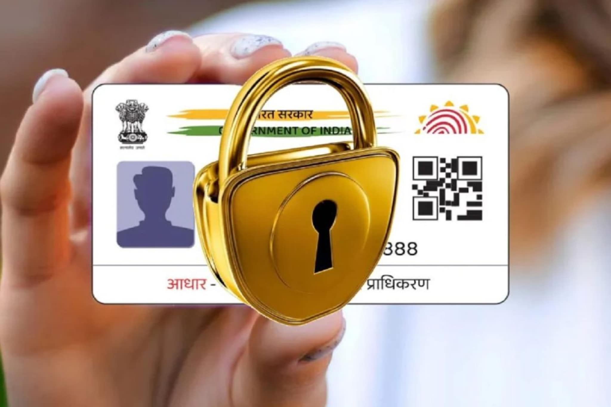एका चुकीने बँक अकाउंट होऊ शकतं रिकामं! या 3 ट्रिकने सुरक्षित ठेवा Aadhaar Card