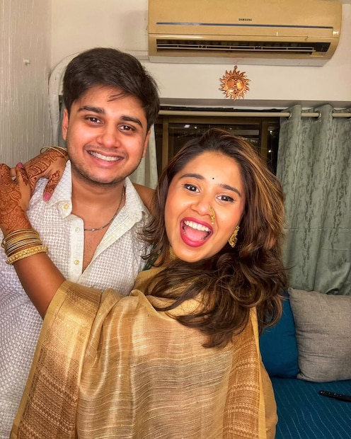 अभिनयने स्पष्ट केले की, प्रत्येकाच्या जबाबदाऱ्या आहेत आणि त्या पूर्ण करायच्या आहेत, हे आम्हाला माहीत आहे. आईने कधीही ते प्रेशर येऊ दिले नाही, त्यामुळे आम्हाला त्याचा ताण वाटला नाही.