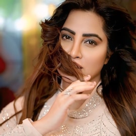 Bigg Boss फेम अर्शी खान अफगाणिस्तानच्या क्रिकेटरच्या प्रेमात! लवकरच करणार लग्न Bigg Boss फेम अर्शी खान अफगाणिस्तानच्या क्रिकेटरच्या प्रेमात! लवकरच करणार लग्न