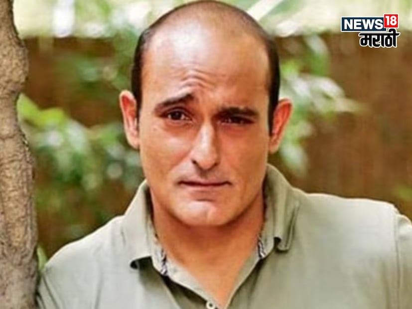 अलिबागमध्ये अक्षय खन्नाचं एक फार्महाऊस आहे. शांत, एकांत असलेली ही जागा अक्षय खन्नाला खूप आवडते. सोमवार ते शुक्रवारी मुंबईत राहून शनिवार - रविवार तो अलिबागच्या शांततेत घालवतो. त्याच्या सिनेमाचं स्क्रिप्ट देखील तो अलिबागमध्ये जाऊन वाचतो. 