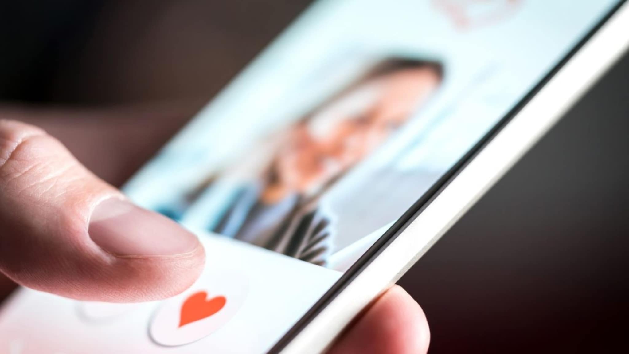 Dating App : तुमच्या प्रोफाईलमधील 'ही' गोष्ट पाहून मुली करतात लेफ्ट किंवा राईट स्वाइप; डेटिंग ऍपचं लॉजिक समजून घ्या Dating App : तुमच्या प्रोफाईलमधील 'ही' गोष्ट पाहून मुली करतात लेफ्ट किंवा राईट स्वाइप; डेटिंग ऍपचं लॉजिक समजून घ्या