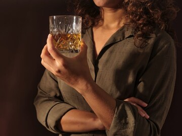 दारू साठवण्याची योग्य पद्धत कोणती? एखादी बाटली किती काळ चांगली राहते? दारू साठवण्याची योग्य पद्धत कोणती? एखादी बाटली किती काळ चांगली राहते?